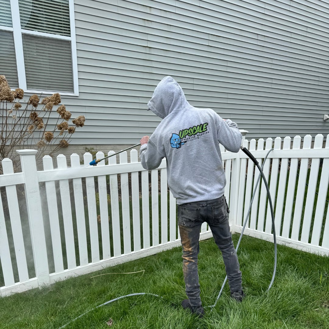 Fence Cleaning before and after — Columbus, Ohio
